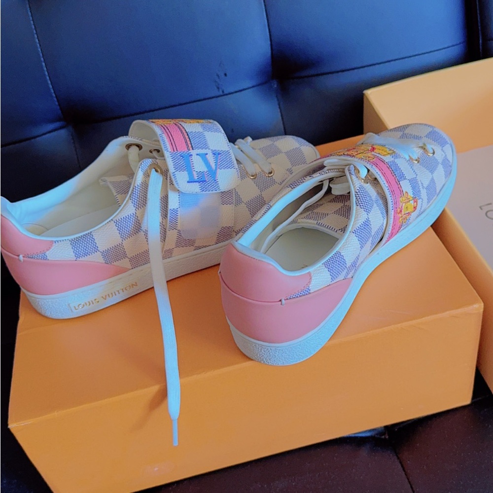 Color pink, Louis Vuitton sneaker